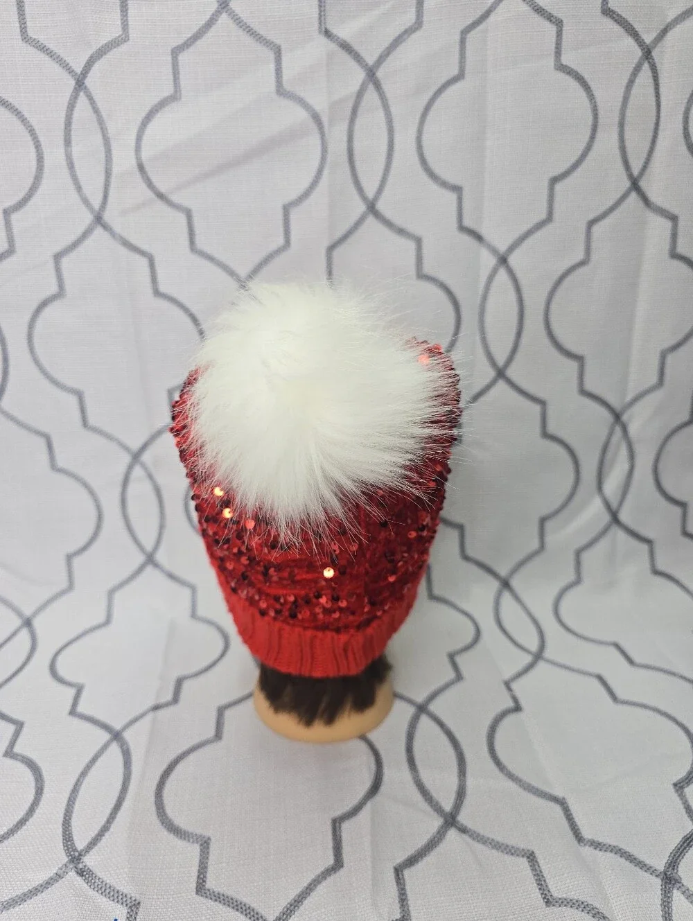 Justice X Grinch Girls Sequin Beanie Red Knit Cap Hat White Fluffy Pom Pom